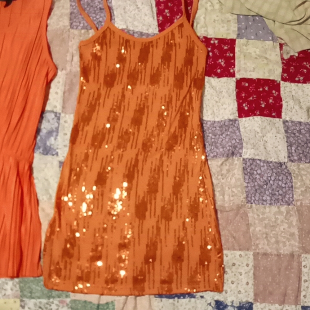 Tank tops - Picture 3 of 4